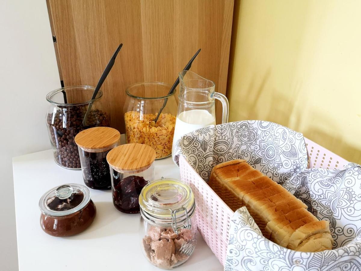 Hostel Kamienica Rynek 7 คาโตวีตเซ ภายนอก รูปภาพ