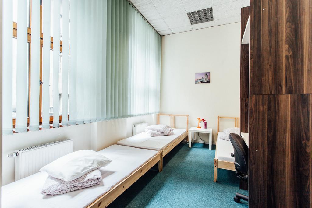 Hostel Kamienica Rynek 7 คาโตวีตเซ ภายนอก รูปภาพ