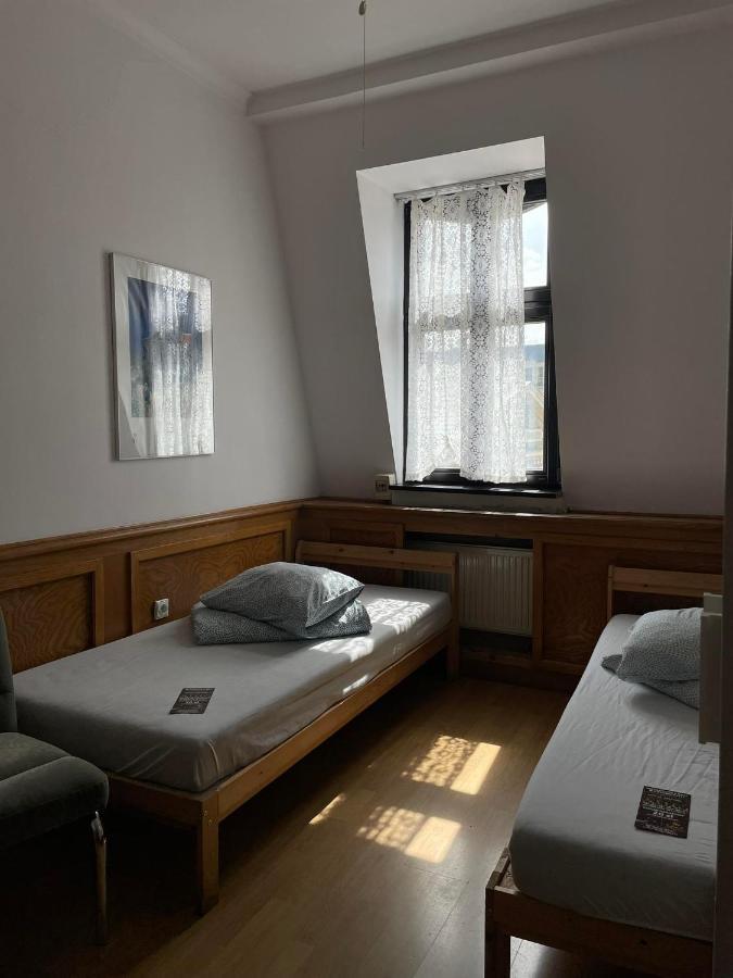 Hostel Kamienica Rynek 7 คาโตวีตเซ ภายนอก รูปภาพ