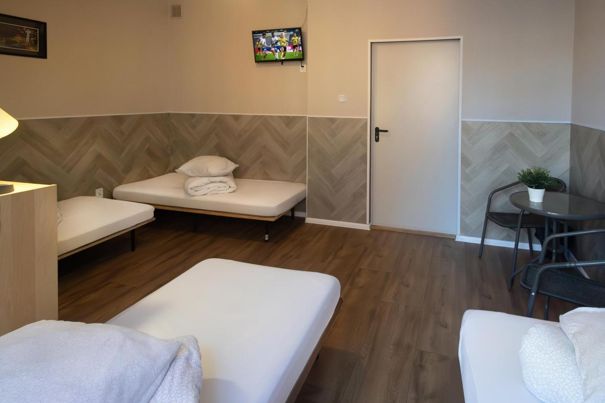 Hostel Kamienica Rynek 7 คาโตวีตเซ ภายนอก รูปภาพ