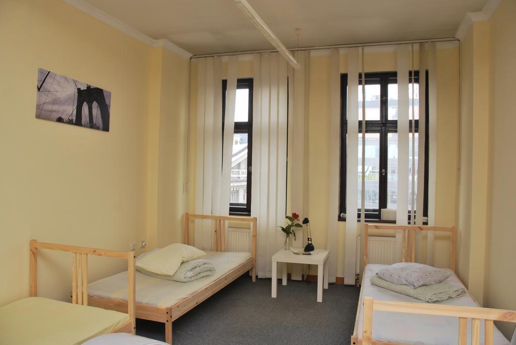 Hostel Kamienica Rynek 7 คาโตวีตเซ ห้อง รูปภาพ