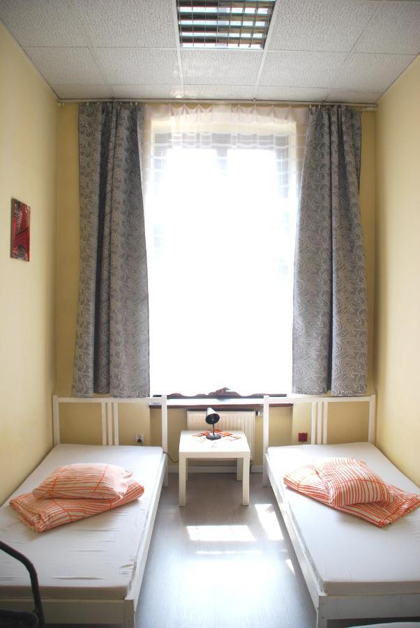 Hostel Kamienica Rynek 7 คาโตวีตเซ ภายนอก รูปภาพ
