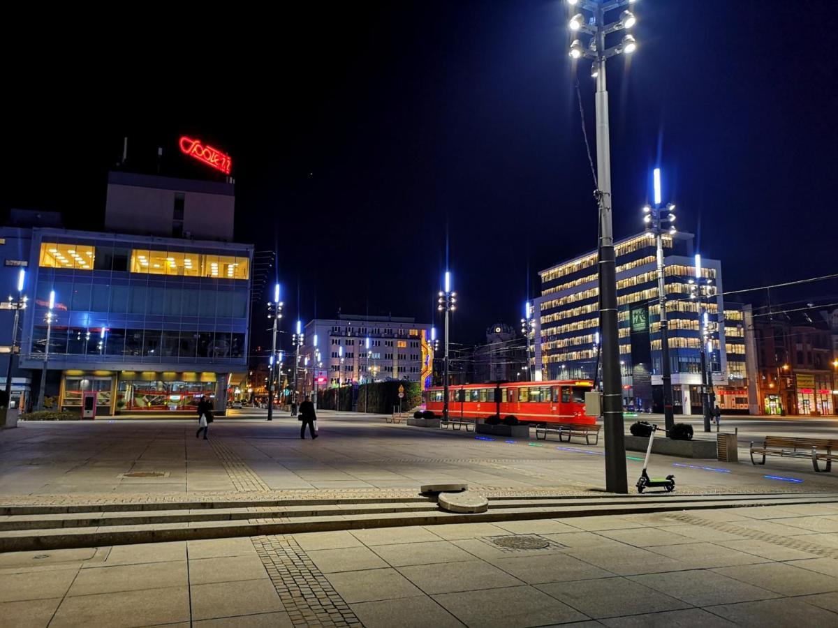 Hostel Kamienica Rynek 7 คาโตวีตเซ ภายนอก รูปภาพ