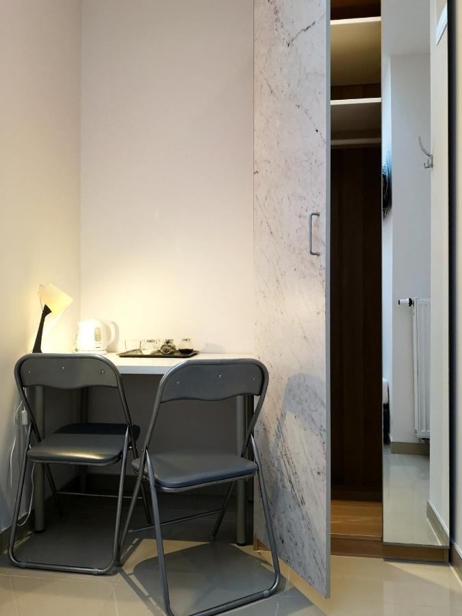 Hostel Kamienica Rynek 7 คาโตวีตเซ ภายนอก รูปภาพ