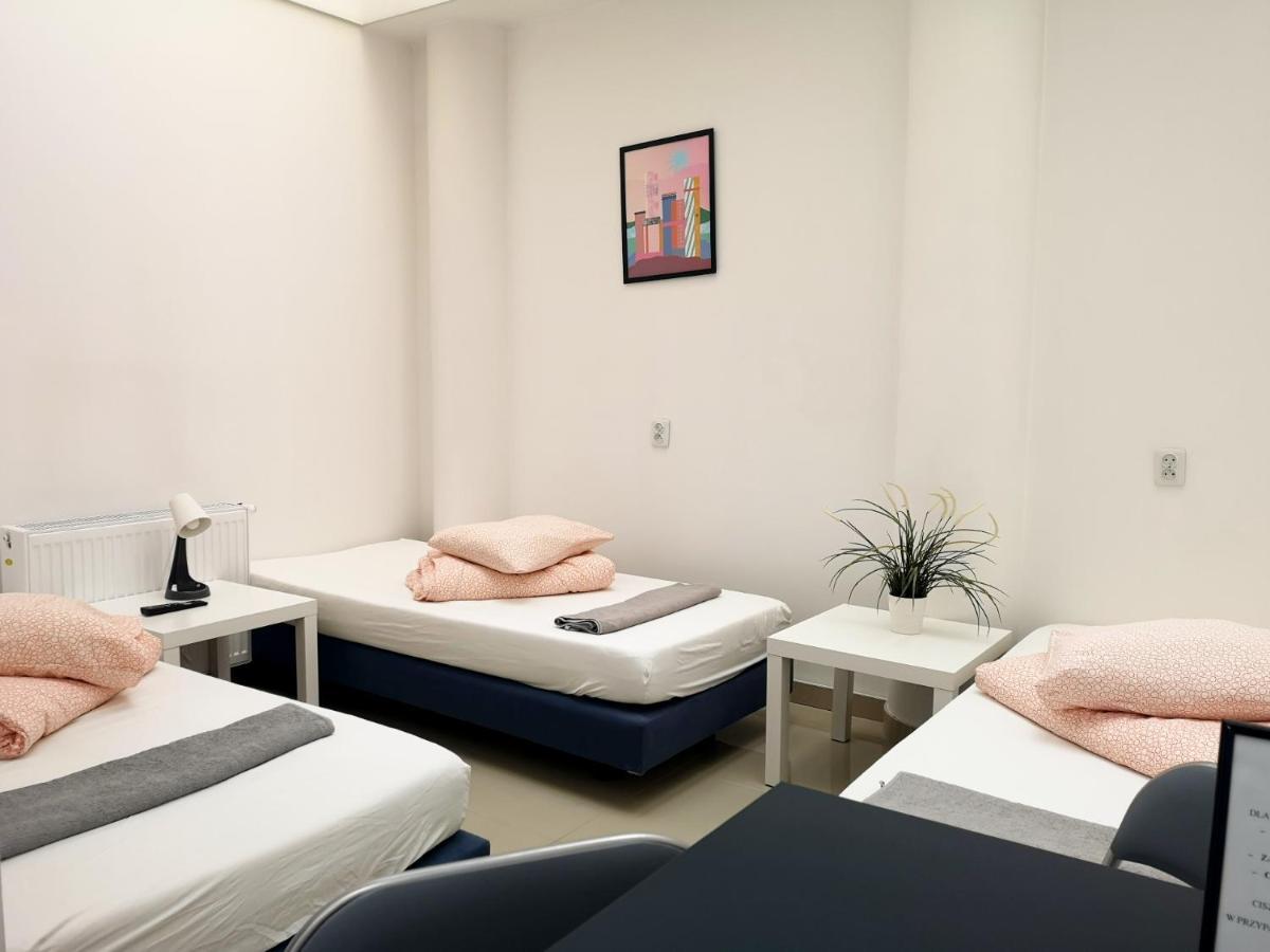 Hostel Kamienica Rynek 7 คาโตวีตเซ ภายนอก รูปภาพ