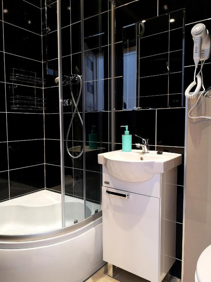 Hostel Kamienica Rynek 7 คาโตวีตเซ ภายนอก รูปภาพ