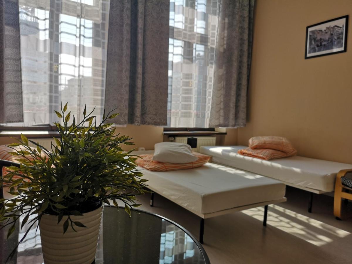 Hostel Kamienica Rynek 7 คาโตวีตเซ ภายนอก รูปภาพ
