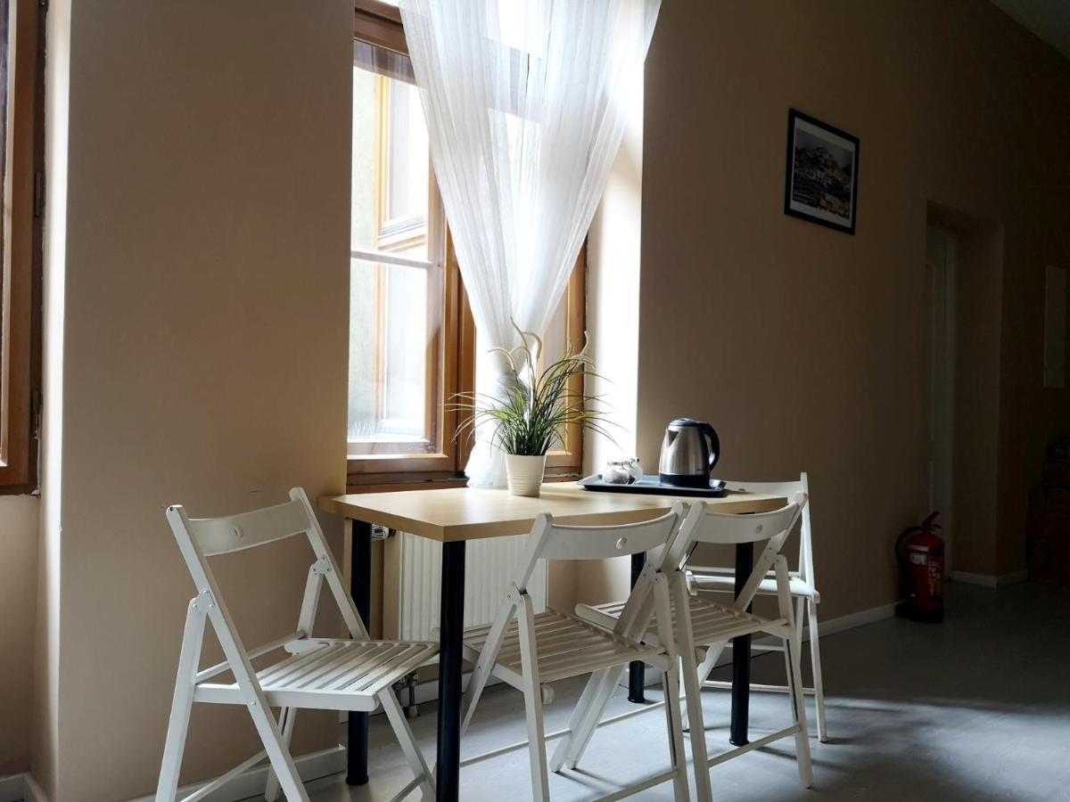 Hostel Kamienica Rynek 7 คาโตวีตเซ ภายนอก รูปภาพ